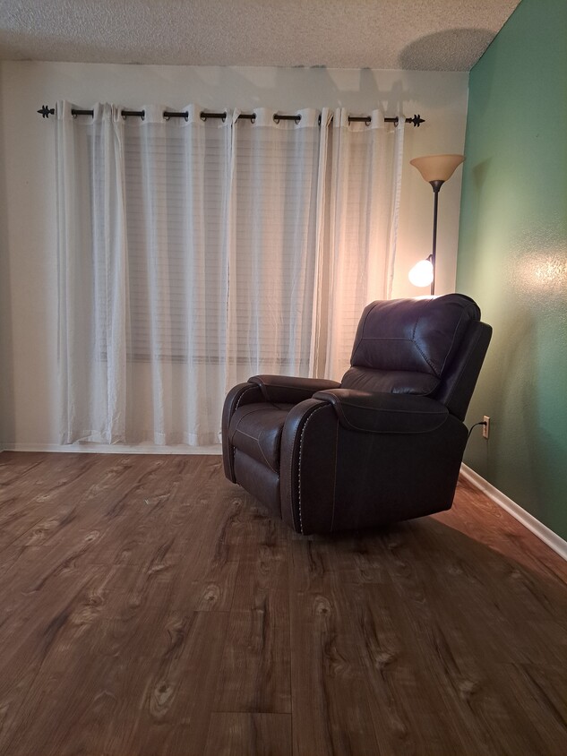 Minimalist LR - 9600 W Peoria Ave