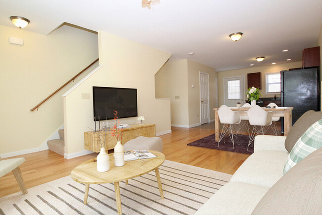 Building Photo - 309 River View Ln