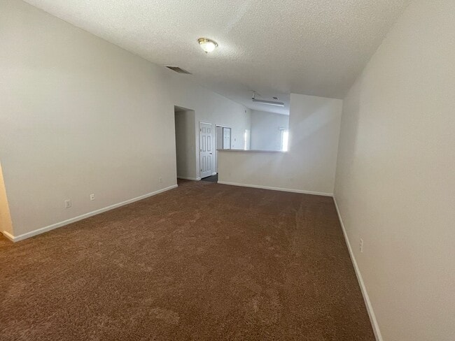 Foto del edificio - 3 bedroom home available in Oak Pointe sub...