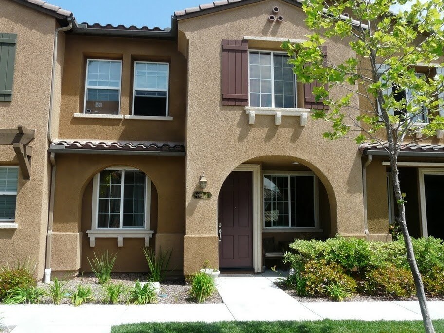 Foto principal - Beautiful, Must See 3 Bed, 2.5 Bath Town H...