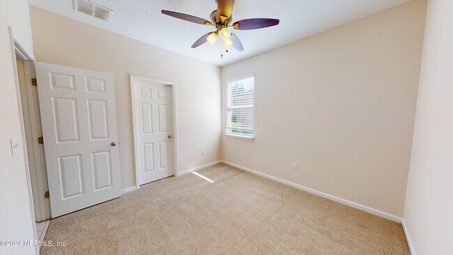Foto del edificio - 12262 Silverthorn Ct