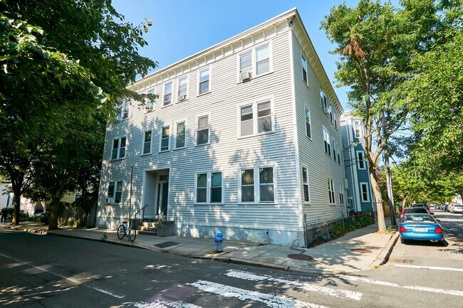 Building Photo - 65 Brookline St