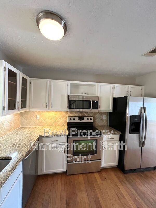 Foto del edificio - 585 Wedgewood Dr