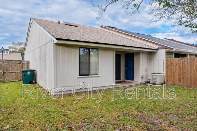 Building Photo - 2443 N Seabury Pl