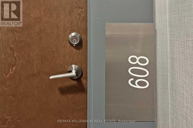 Building Photo - 2212 Lake Shore Blvd W