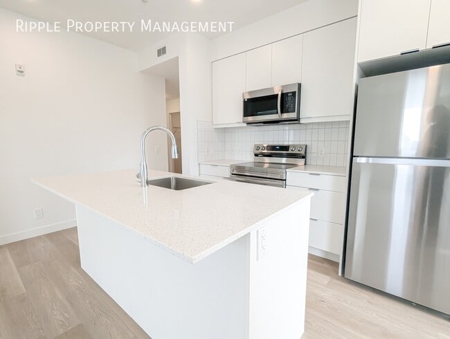 Building Photo - FANTASTIC 2 BEDS/2 BATHS CONDO