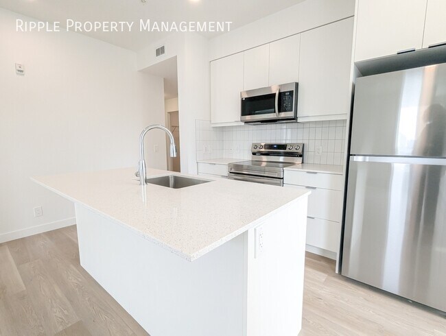 Photo du bâtiment - FANTASTIC 2 BEDS/2 BATHS CONDO