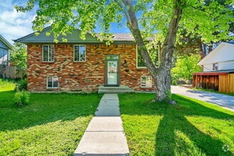 Building Photo - 265 Iris St