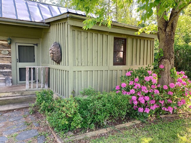 Building Photo - Dehart Cabin is a 1BR, 1 Ba with office 4 ...