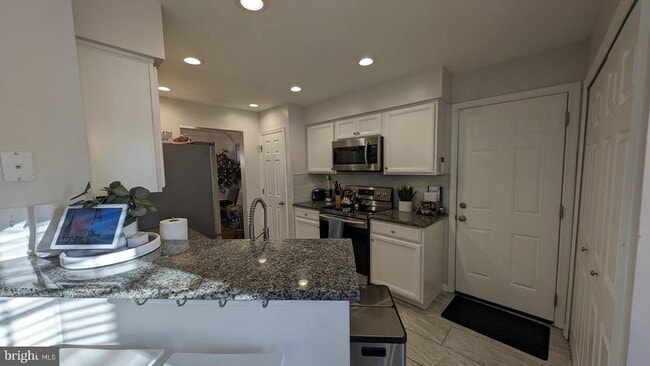 Building Photo - 9910 Millstone Dr