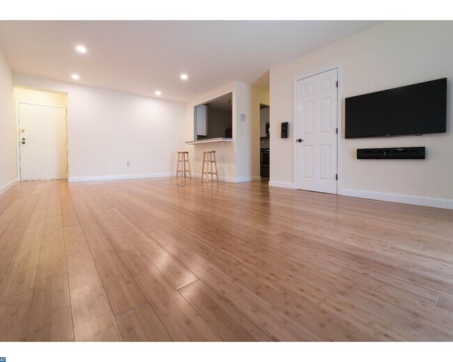 Building Photo - 11 Dover Hall