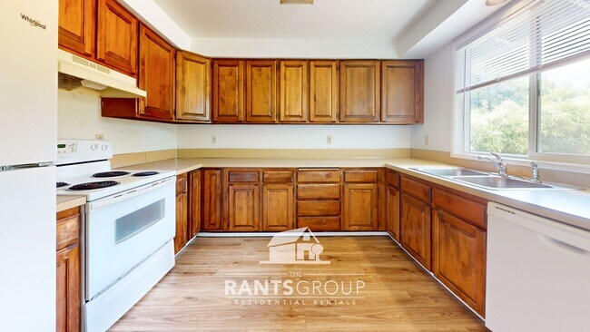 Foto del edificio - Spacious 3-Bed 2-Bath Tumwater Home with Large Yard! Close to I-5!