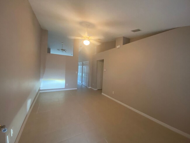 Building Photo - 2 Bedroom 2 Bath Villa in Clermont for RENT!