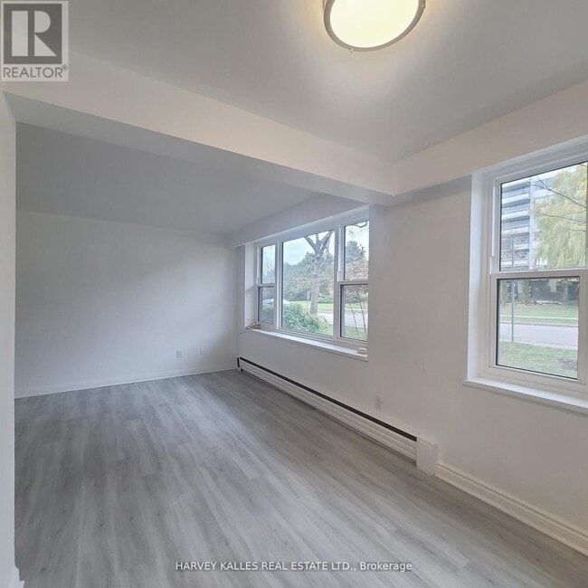 Photo du bâtiment - 125 Shelborne Ave