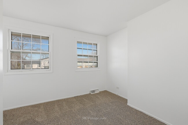 Foto del edificio - 3317 Birchwood Dr