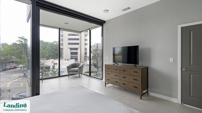 Building Photo - 600 19th St N