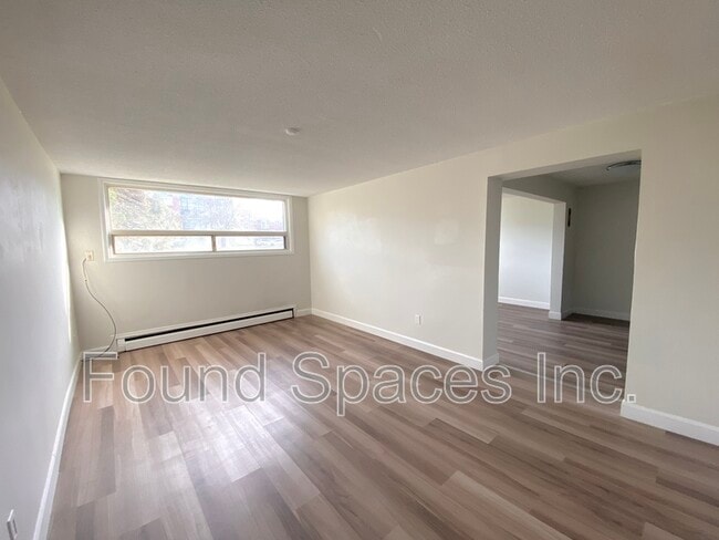Building Photo - 280 Lorne Ave