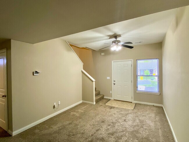 Building Photo - 7441 Arratt Ct
