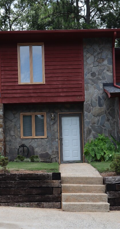 Building Photo - 1723 Wynndowne Trail
