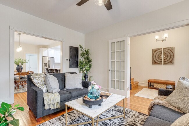 Foto del edificio - 2312 Rosewood Ave