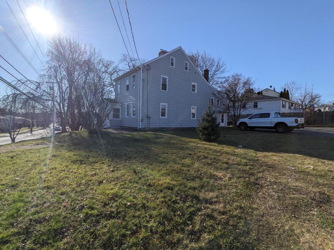 386 Platt Ave Unit 1st Floor, West Haven, CT 06516 Apartments in West