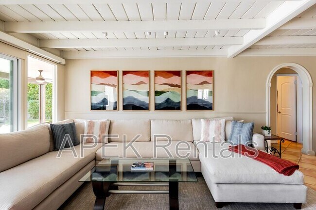 Foto del edificio - 477 E Vía Colusa