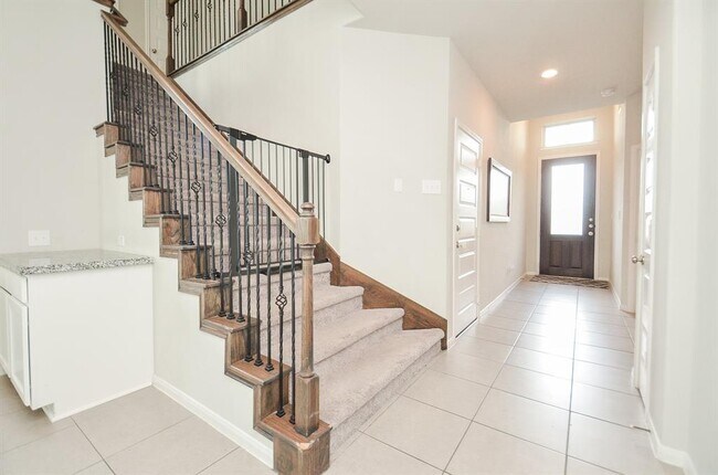 Building Photo - 24327 Golden Fallow Dr