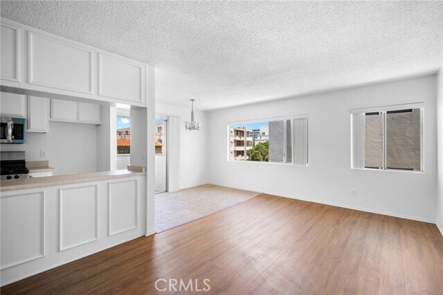Foto del edificio - 6716 Sylmar Ave