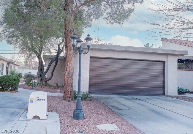 Building Photo - 2451 Domingo St