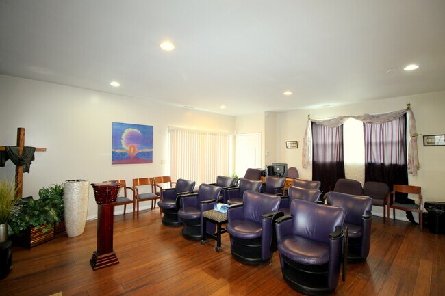 Foto del edificio - 3051 Westwood Northern Blvd