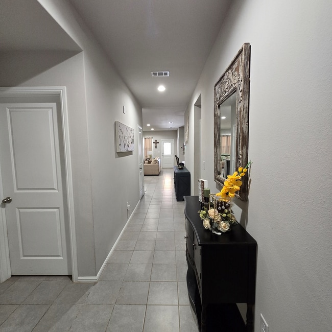 Foto del edificio - 7003 Adenium Rd
