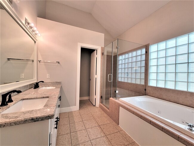 Foto del edificio - 2515 Brinkman St