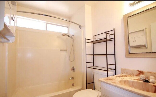 Foto del edificio - 14196 Decatur Dr