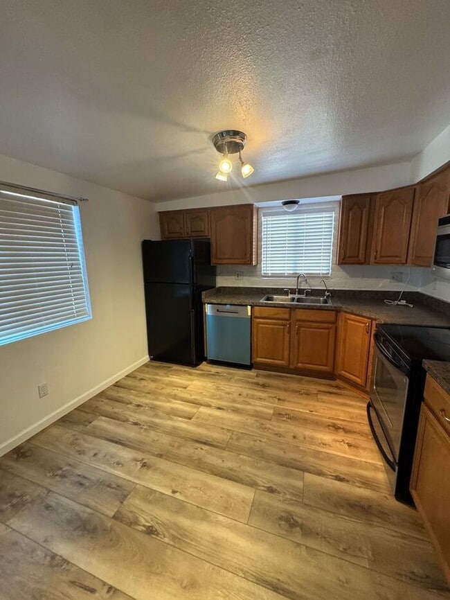 Foto del edificio - Charming 3 bedroom 2.bath with yard