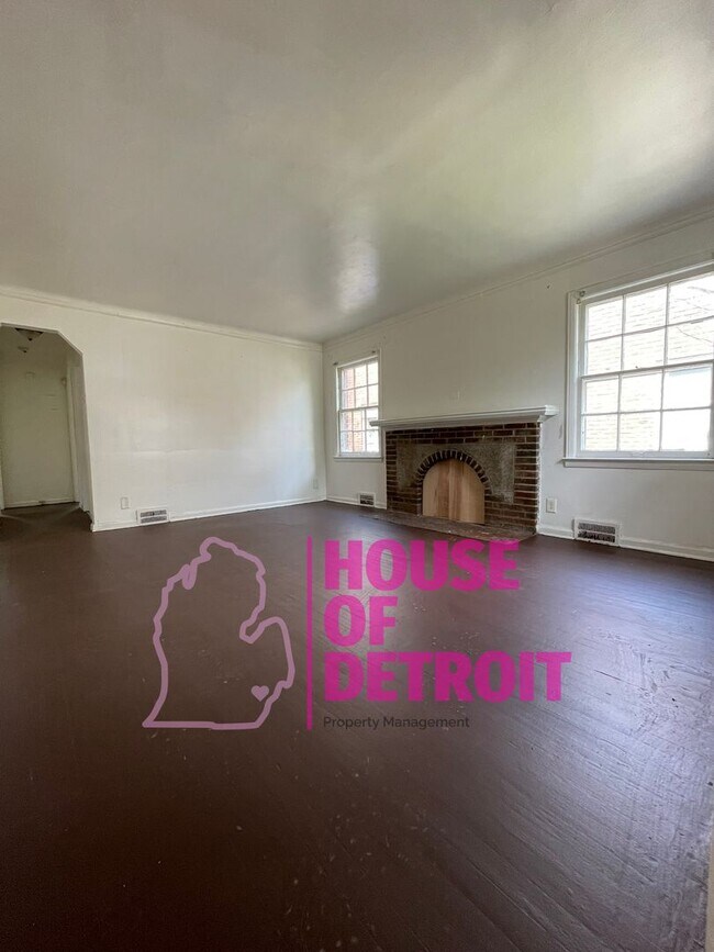 Foto del edificio - 3 BEDROOM 1 BATH BUNGALOW FREE PRE-SCREEN