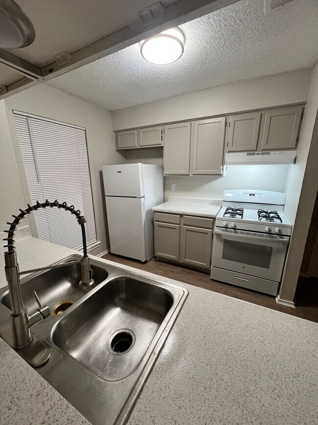 Foto del edificio - Newly Renovated Duplex - Northwest San Ant...
