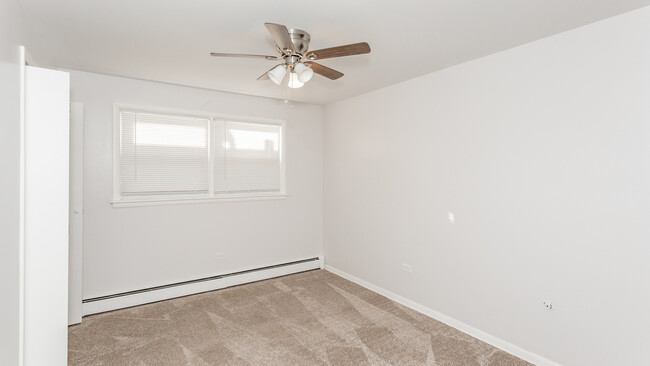 Building Photo - 5940 S Kilbourn Ave