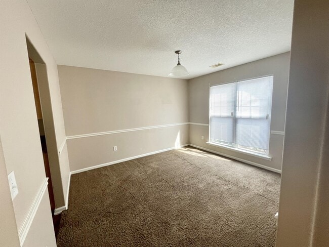 Building Photo - 207 Winchester Way S.E.