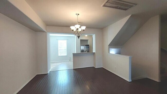 Foto del edificio - 7907 Bachwood Dr Dr
