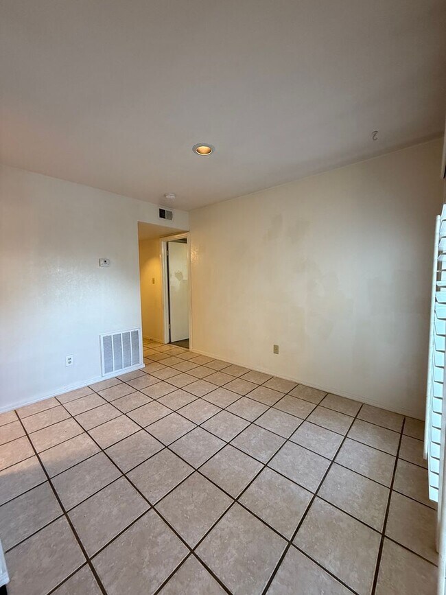 Foto del edificio - 2 Bed/2 Bath Condo near the OU campus or State Highway 9