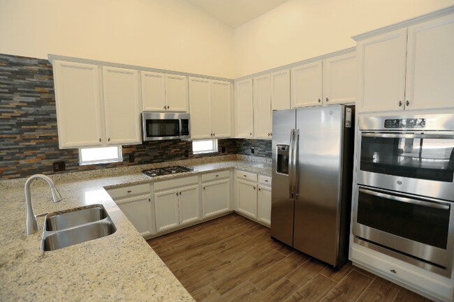 Building Photo - 12085 N Walz Dr