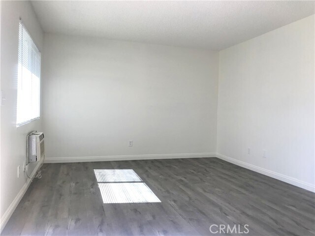 Foto del edificio - 21808 Walnut Ave