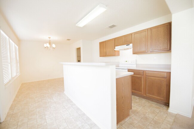 Foto del edificio - GREAT LOCATION***CONVENIENTLY LOCATED TO T...