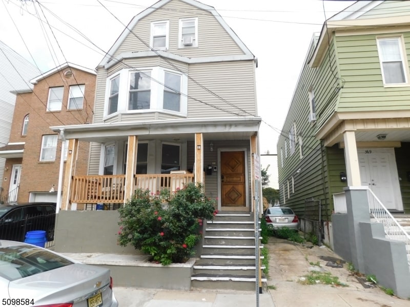 Primary Photo - 371 Badger Ave