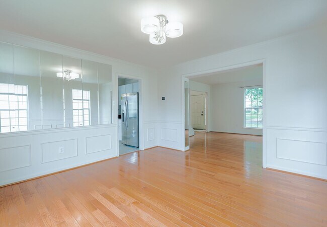 Foto del edificio - Beautiful 4 BR/3.5 BA Single-Family Home i...
