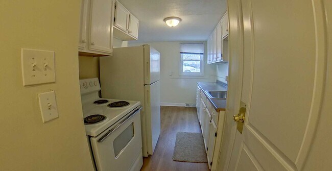 Foto del edificio - 3D Tour Available - Centrally located 1 be...