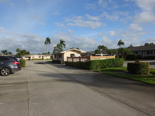 Foto del edificio - 2763 Dudley Dr W