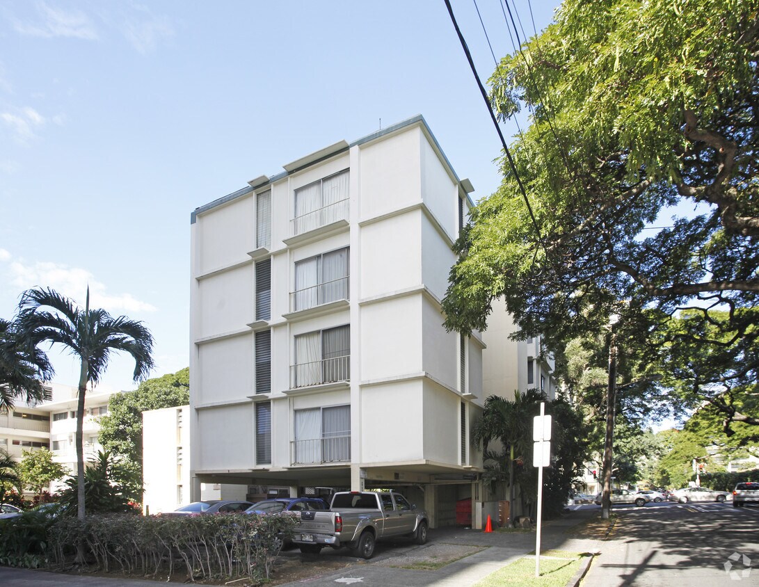 Building Photo - Royal Manoa