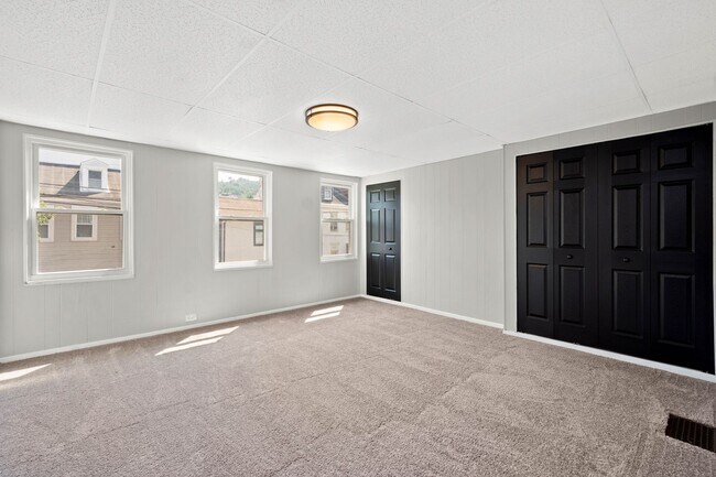 Foto del edificio - BEAUTIFUL 3 BEDROOM IN THE HEART OF SOUTHS...