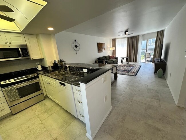 Foto del edificio - 1300 N Portofino Dr